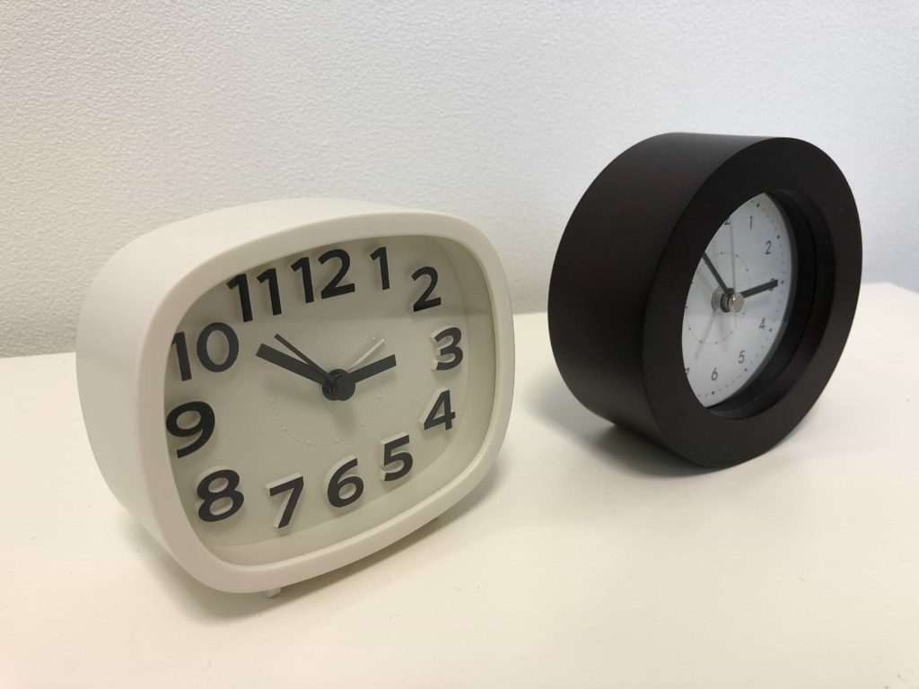 ダイソー　DAISO　製品仕様　スイープ秒針　時計　300円　置き時計　アナログ時計
