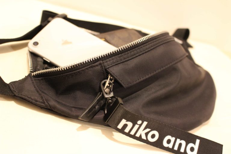 niko and …】ニコアンドのコスパ抜群ボディバッグ。メンズもレディースもOKなブラックがおすすめ。 | モノと暮らしとサラリーマン